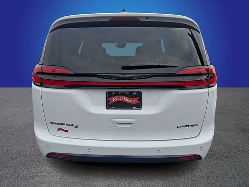 Used 2025 Chrysler Pacifica Limited FWD image 5