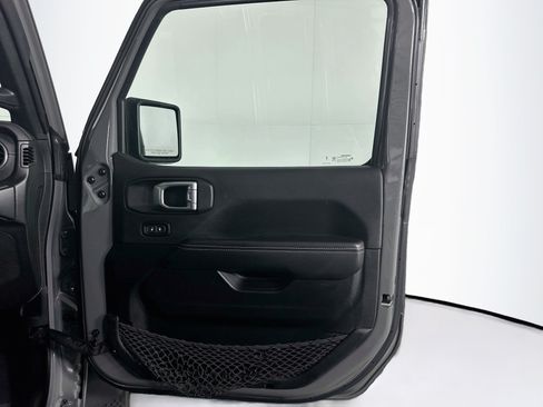 Used 2023 Jeep Wrangler Unlimited Sahara AWD/4WD image 31