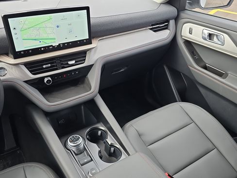 New 2026 Ford Explorer Active w/ Active Comfort Package image 32