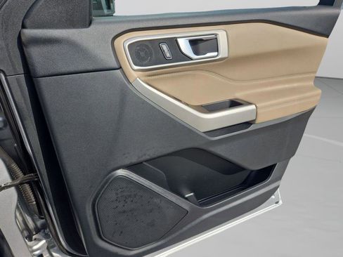 Used 2022 Ford Explorer XLT image 30