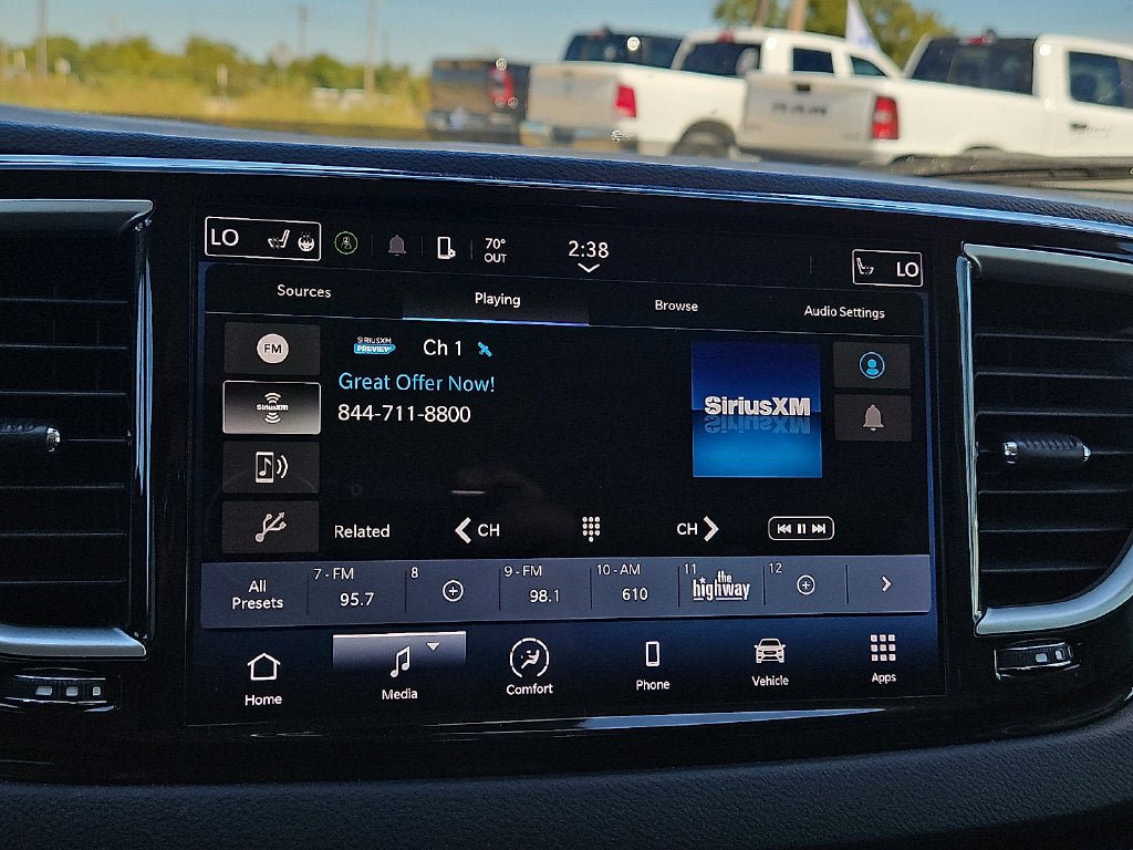 Used 2023 Chrysler Pacifica Touring-L FWD image 27