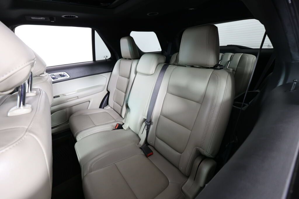 Used 2014 Ford Explorer XLT w/ Equipment Group 202A FWD image 11