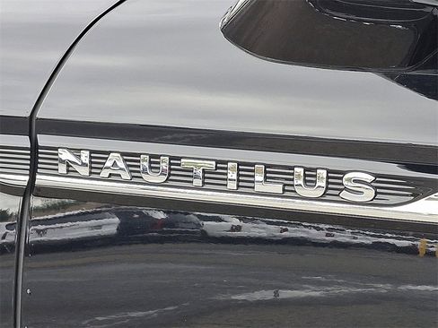 Used 2022 Lincoln Nautilus Reserve w/ Monochromatic Package image 30