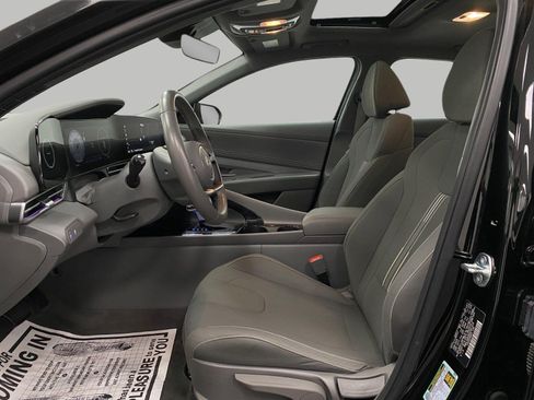 Certified 2025 Hyundai Elantra SEL FWD image 30