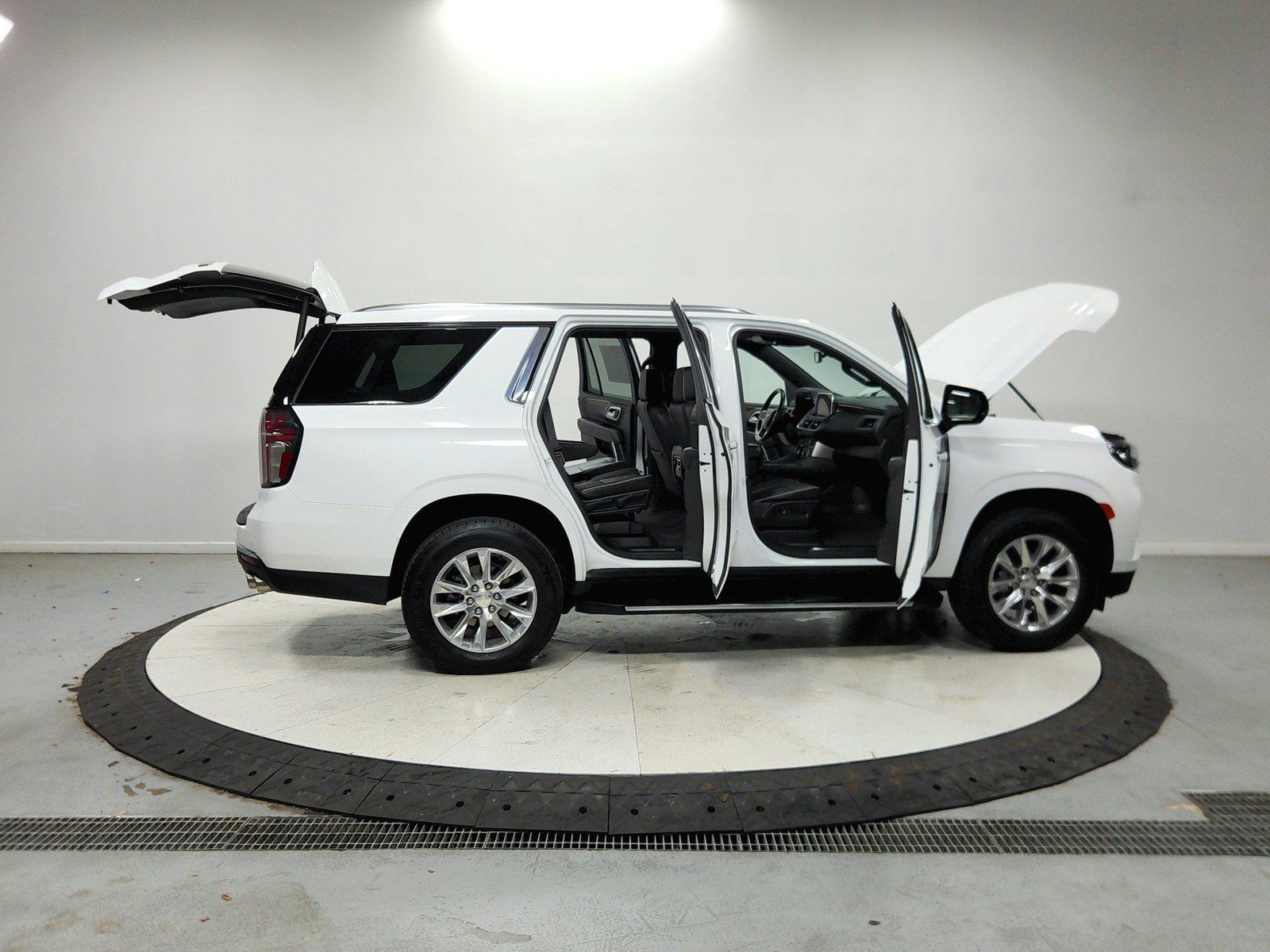 Used 2024 Chevrolet Tahoe Premier RWD image 17