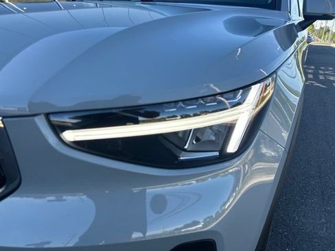 Used 2025 Volvo XC40 B5 Core AWD/4WD image 8