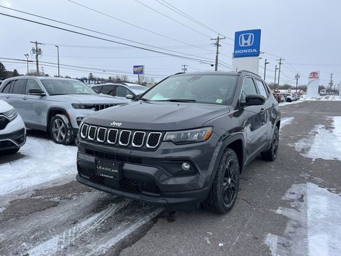 Used 2023 Jeep Compass Latitude w/ Convenience Group image 1