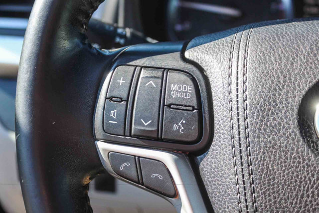 Used 2018 Toyota Highlander XLE w/ Carpet Mat Package (TMS) FWD image 29