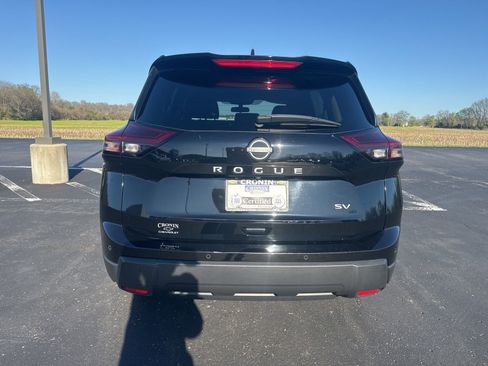 Used 2024 Nissan Rogue SV image 5