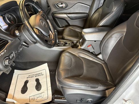 Used 2020 Jeep Cherokee Limited image 22