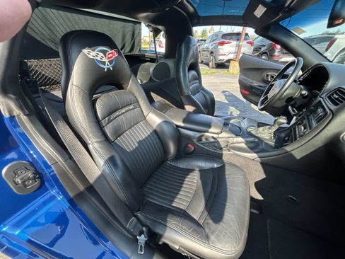 Used 2002 Chevrolet Corvette Coupe w/ Preferred Equipment Group2 RWD image 28