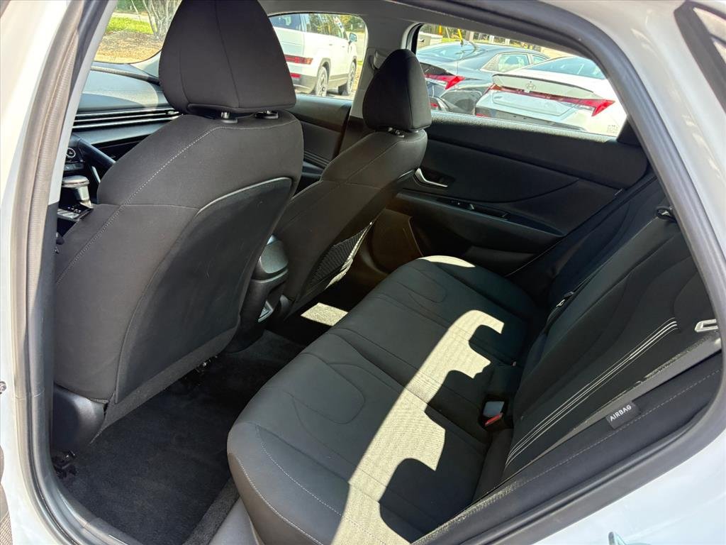 Certified 2025 Hyundai Elantra SEL FWD image 20