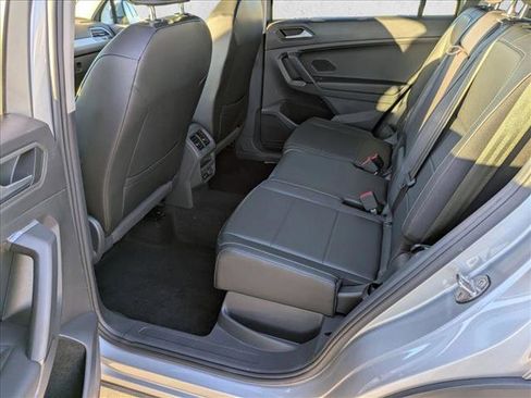 Used 2019 Volkswagen Tiguan SE image 18