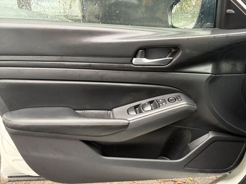 Used 2025 Nissan Altima 2.5 SV FWD image 18