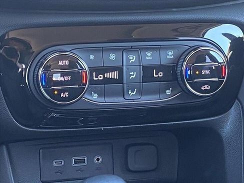 Used 2023 Buick Encore GX Select w/ Experience Buick Package image 12