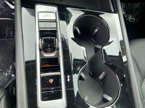 Used 2025 Volkswagen Atlas SE image 23