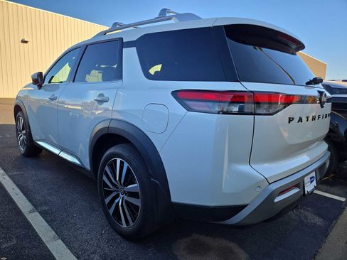 Used 2024 Nissan Pathfinder Platinum image 4