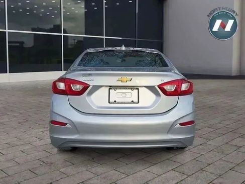 Used 2017 Chevrolet Cruze LT image 4