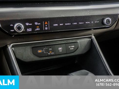 Used 2025 Kia Carnival FWD image 41