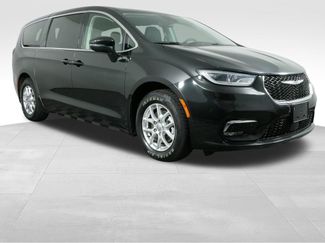 Used 2023 Chrysler Pacifica Touring-L FWD video 2