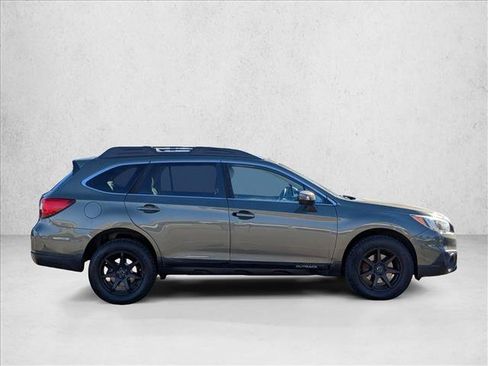 Used 2017 Subaru Outback 2.5i Limited image 4
