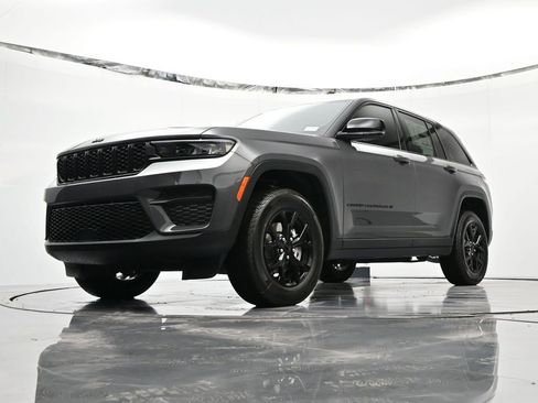 New 2025 Jeep Grand Cherokee Altitude AWD/4WD image 37