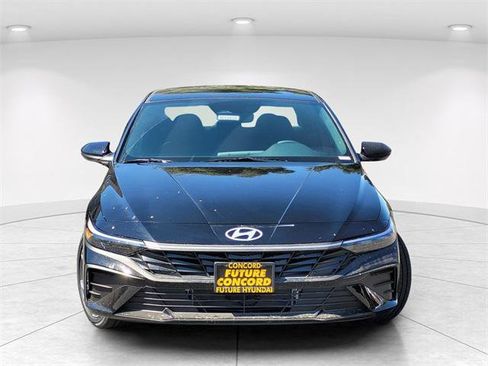 New 2025 Hyundai Elantra SEL image 2