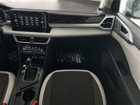 New 2026 Volkswagen Taos SE image 40