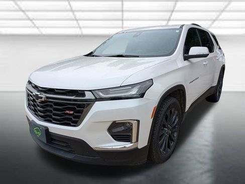 Used 2023 Chevrolet Traverse RS w/ LPO, Floor Liner Package FWD image 3