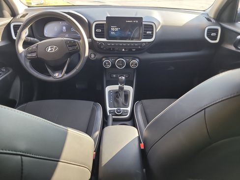 Used 2023 Hyundai Venue Limited image 15