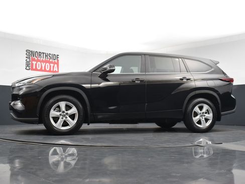 Used 2024 Toyota Highlander LE AWD/4WD image 27