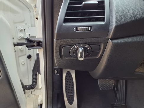 Used 2013 BMW 135i Convertible RWD image 26