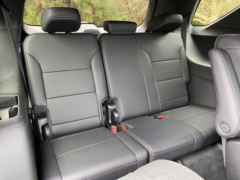 Used 2026 Chevrolet Traverse LT image 37