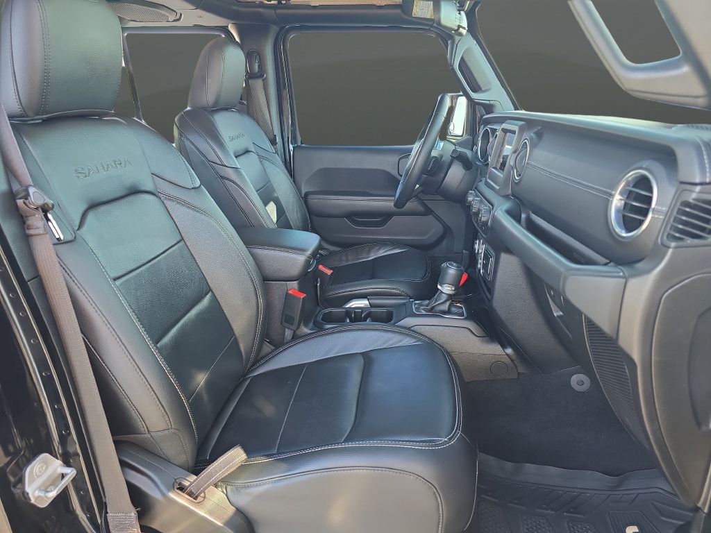 Used 2018 Jeep Wrangler Unlimited Sahara w/ Dual Top Group AWD/4WD image 24