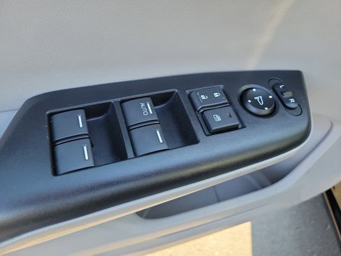 Used 2015 Honda Civic Hybrid Sedan image 19