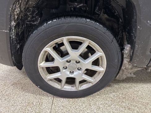 Used 2020 Jeep Renegade Latitude w/ Cold Weather Group image 11