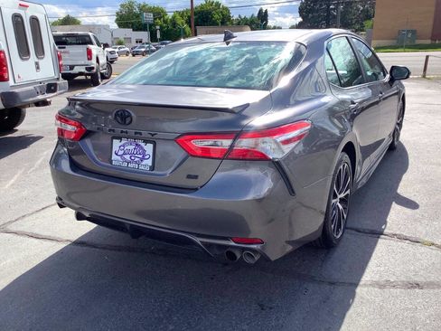 Used 2020 Toyota Camry SE w/ Carpet Mat Package FWD image 12
