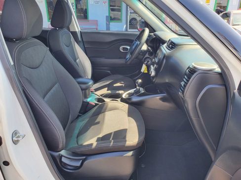 Used 2016 Kia Soul w/ Option Group 020 FWD image 9
