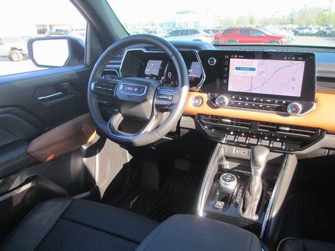 Certified 2025 GMC Canyon AT4 w/ Technology Plus Package image 23