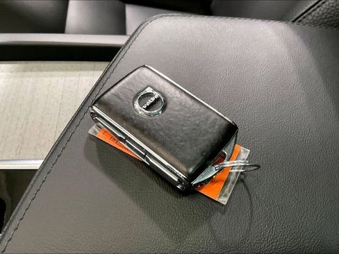 Certified 2025 Volvo XC60 B5 Plus image 14