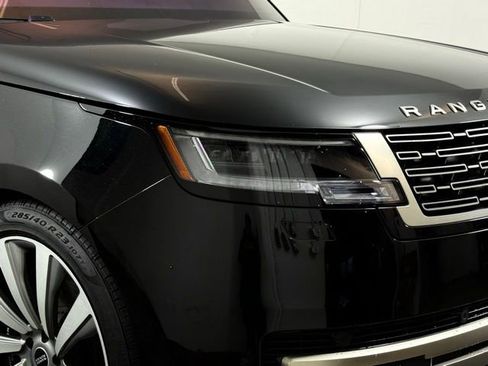 Certified 2023 Land Rover Range Rover SE image 16