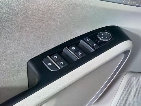 Certified 2025 Kia Soul LX w/ LX Technology Package FWD image 18