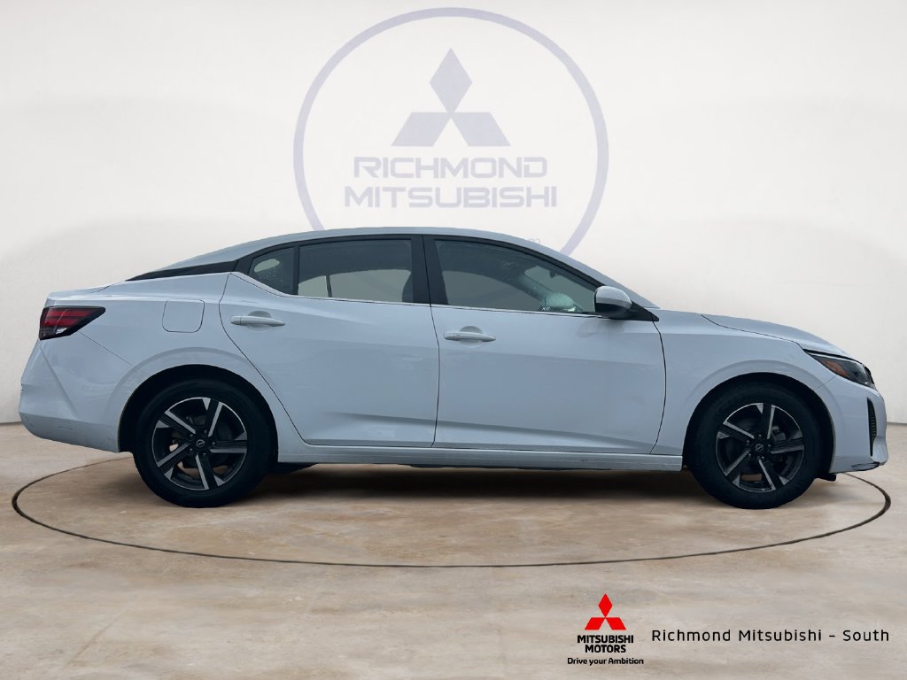 Used 2025 Nissan Sentra SV FWD image 2