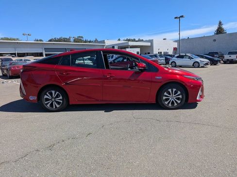 Used 2018 Toyota Prius Prime Advanced image 4