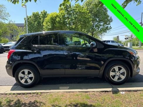 Used 2021 Chevrolet Trax LS w/ Tint and Cruise Package FWD image 28