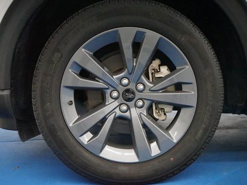 Used 2022 Ford Explorer XLT w/ Equipment Group 202A image 4