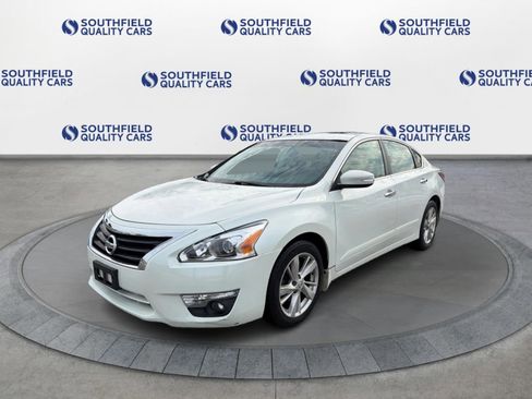 Used 2015 Nissan Altima 2.5 SV w/ Convenience Package image 2