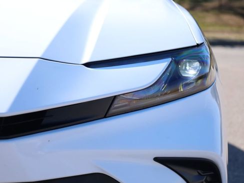 Used 2025 Toyota Camry SE w/ Convenience Package image 15