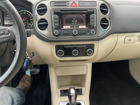 Used 2011 Volkswagen Tiguan S AWD/4WD image 18