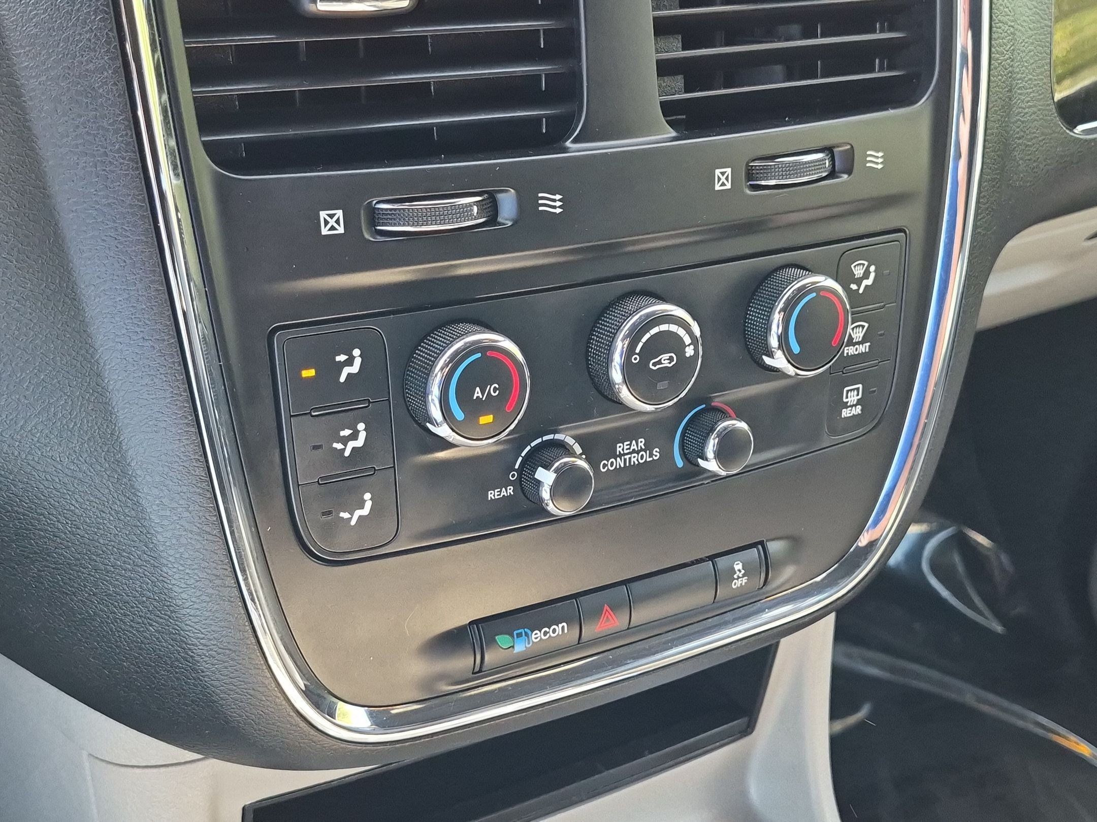 Used 2019 Dodge Grand Caravan SXT FWD image 22